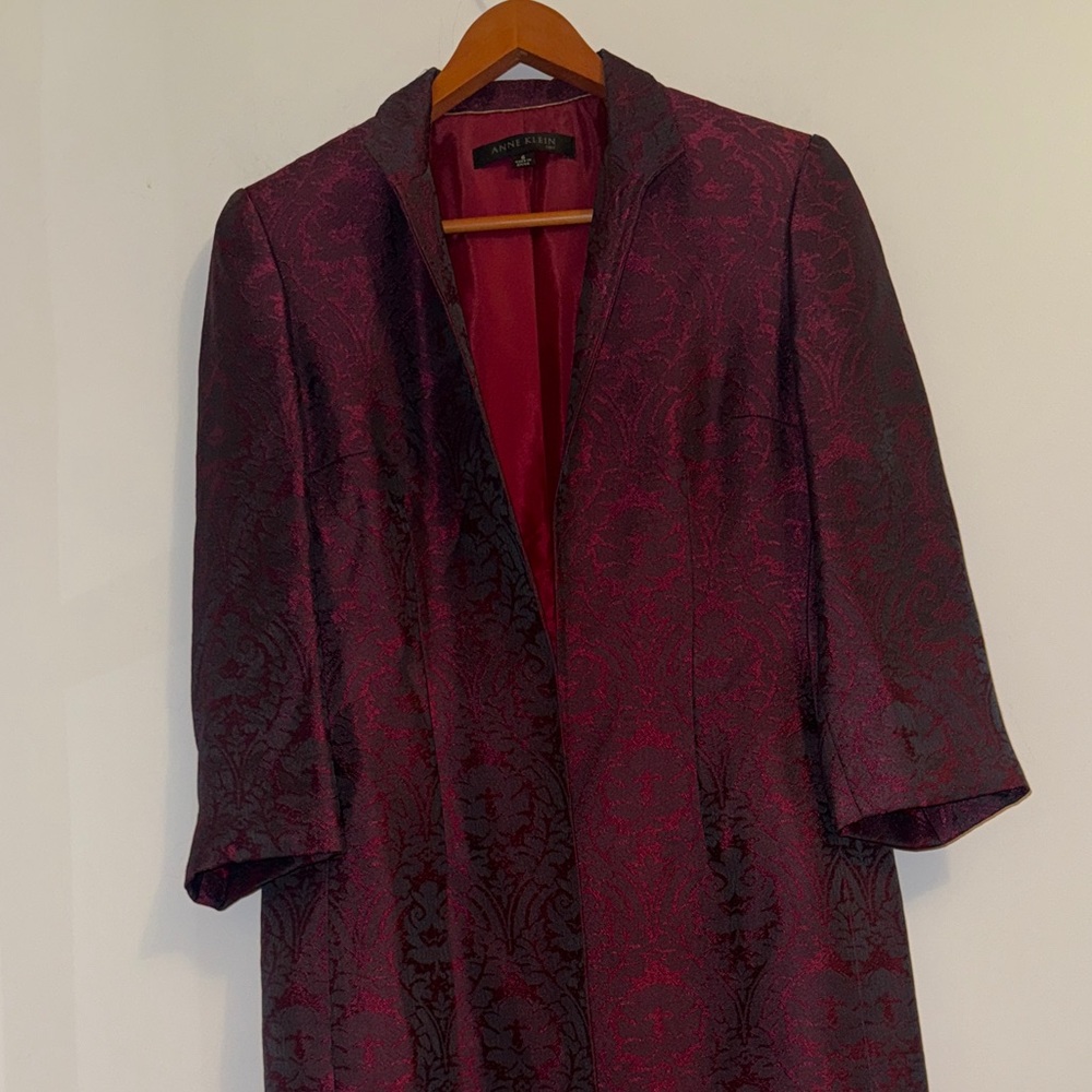 Anne Klein Burgundy & Black Jacquard Brocade Coat – Size 6 - Picture 8 of 15
